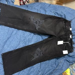 Good American Good Icon Cropped with raw hem. New with tags. Size 32/14.